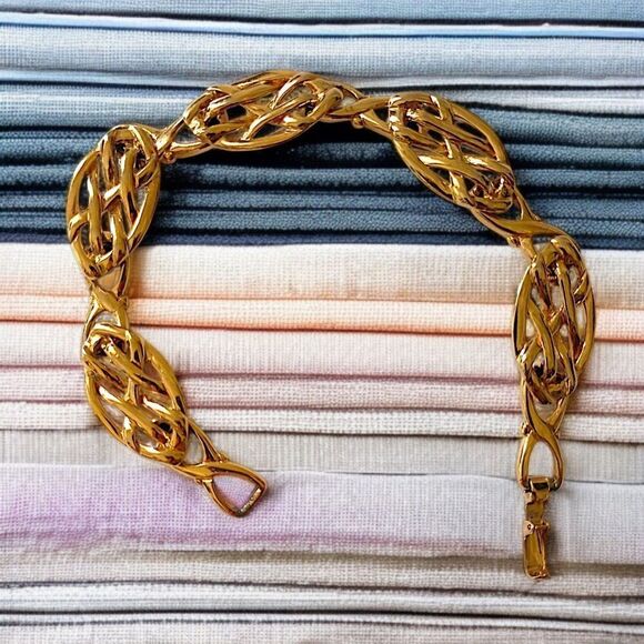 Napier VINTAGE Gold Tone Bracelet Chain Link Open Work Filigree Ornate Rococo - Picture 11 of 16